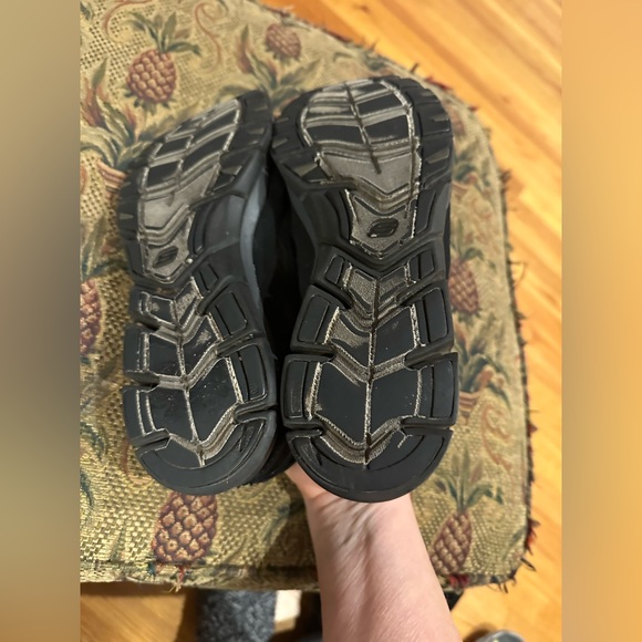 - 5 for $25- Skechers size 8.5 black and gray - Picture 10 of 16